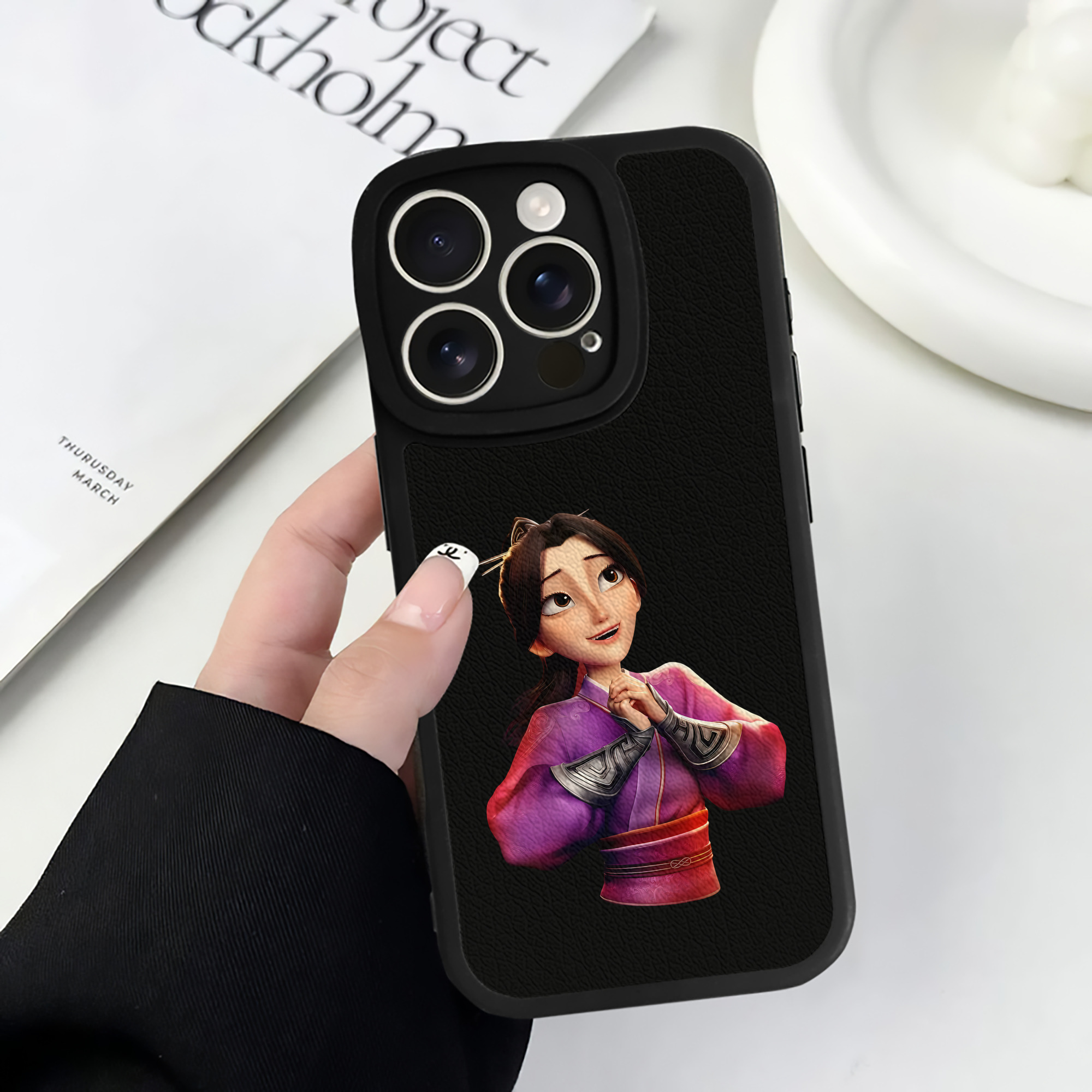 （画像用） Ne Zha 2 ナタ 魔童の大暴れ 【iPhone 16シリーズ対応】シリコンスマホケース（レザー調） 材質：シリコン